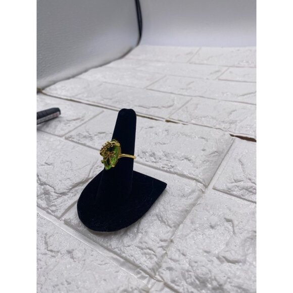 Chic Women’s  Dragonfly Leaf Oval Faux Gem Twist Finger Ring- Green and Gold - S - Picture 4 of 10